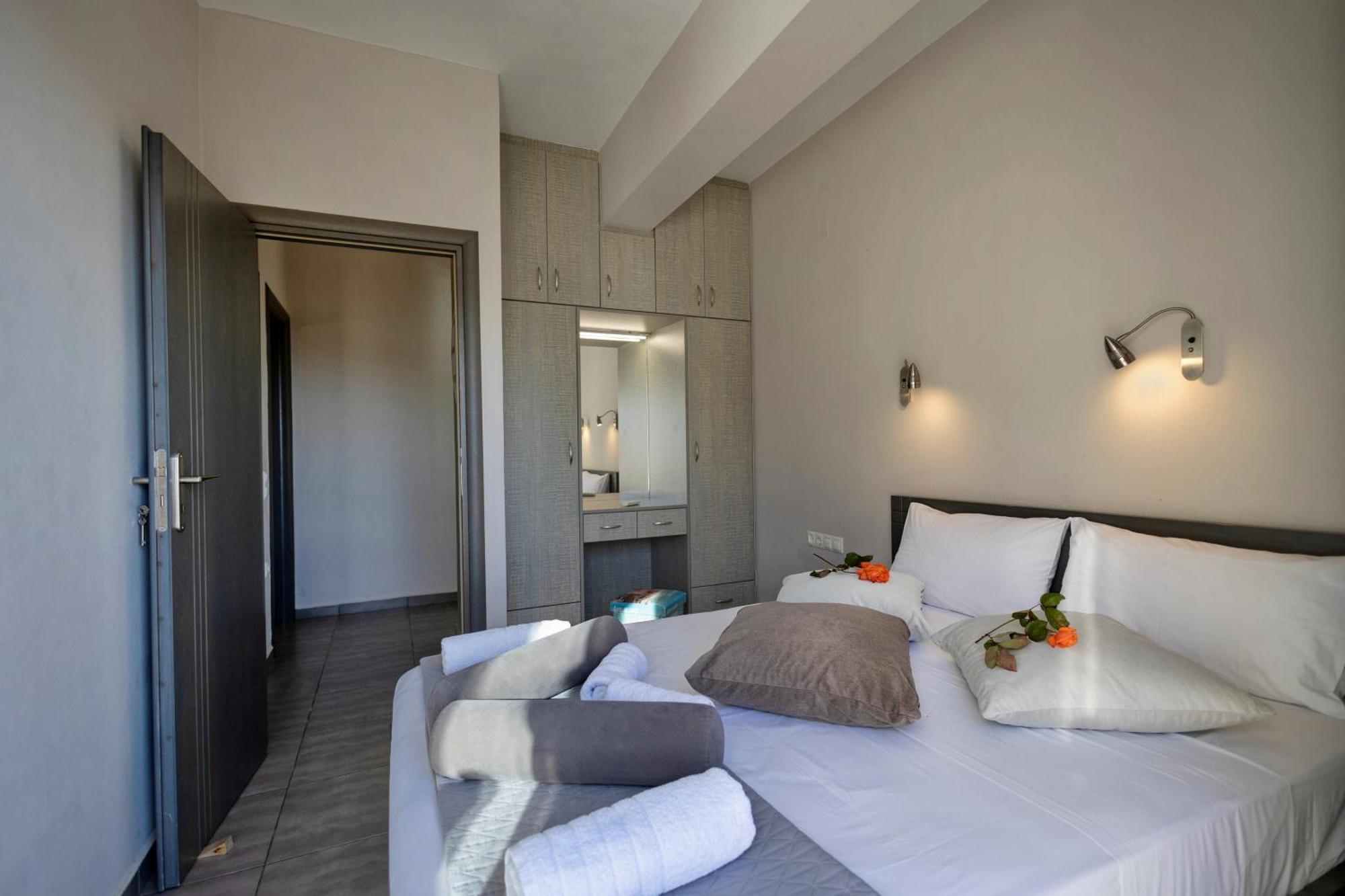 Akrotiri Panorama- Luxury With Sea View *